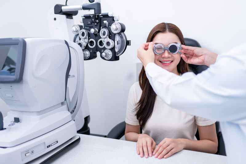 Peut-on faire contrôler sa vue chez un opticien ? Jeanne d'Arc Santé